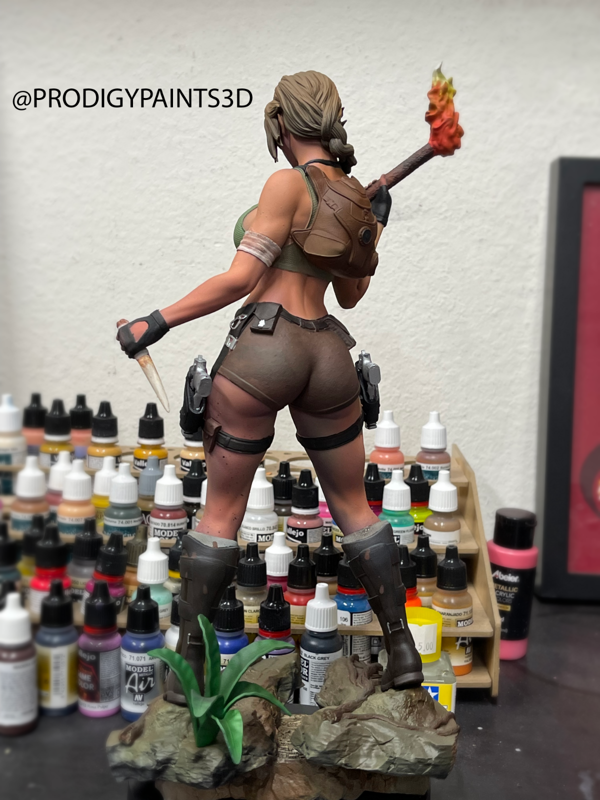 Tomb Raider : Lara Croft Resin Figure 1/6 Scale Fully Painted