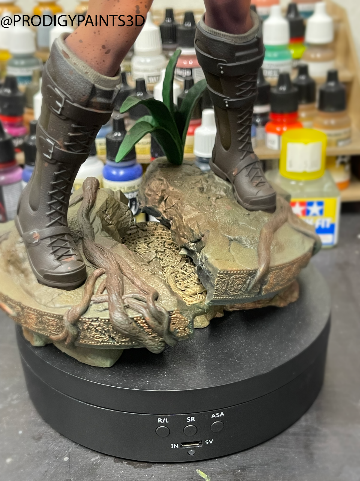 Tomb Raider : Lara Croft Resin Figure 1/6 Scale Fully Painted