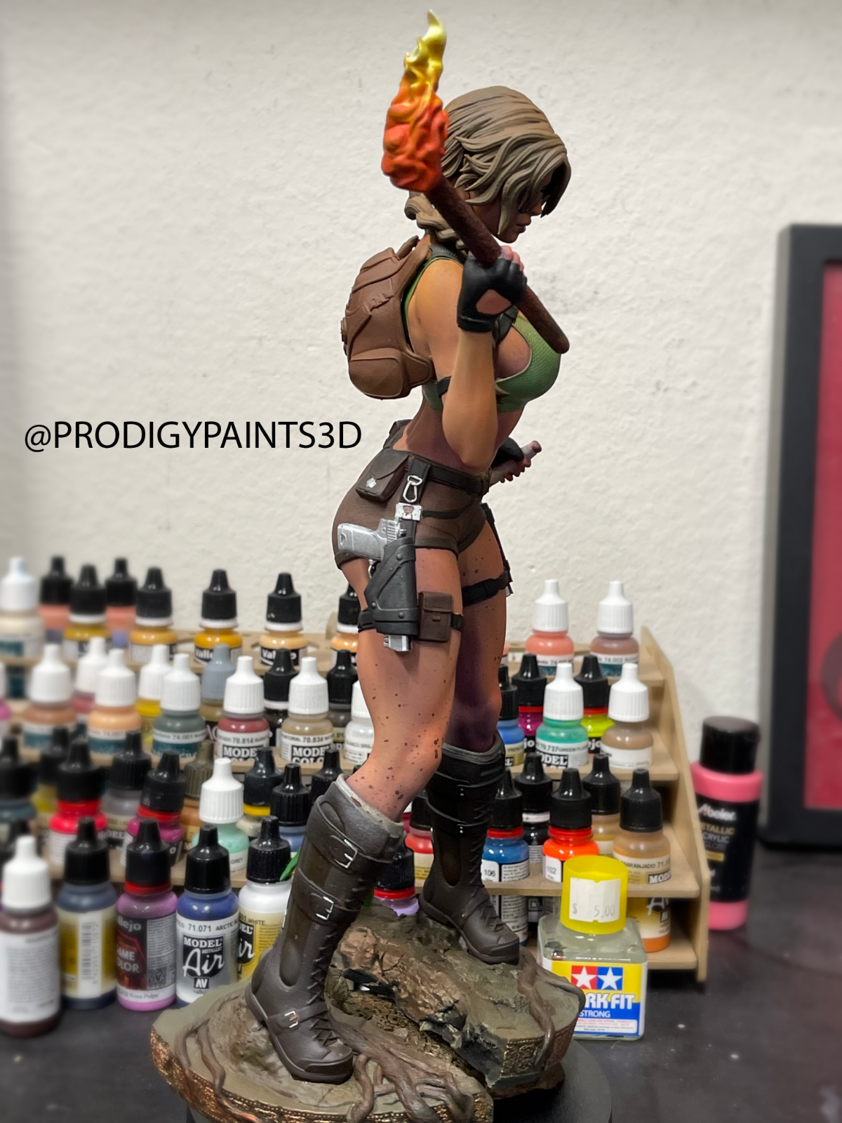 Tomb Raider : Lara Croft  Resin Figure 1/6 Scale Fully Painted