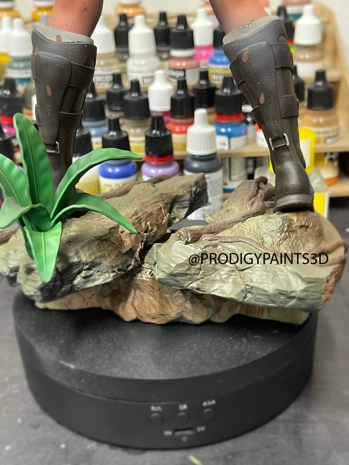 Tomb Raider : Lara Croft  Resin Figure 1/6 Scale Fully Painted